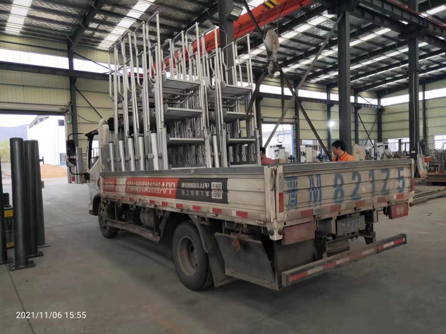 3-5个步骤折叠楼梯，用于石化运输