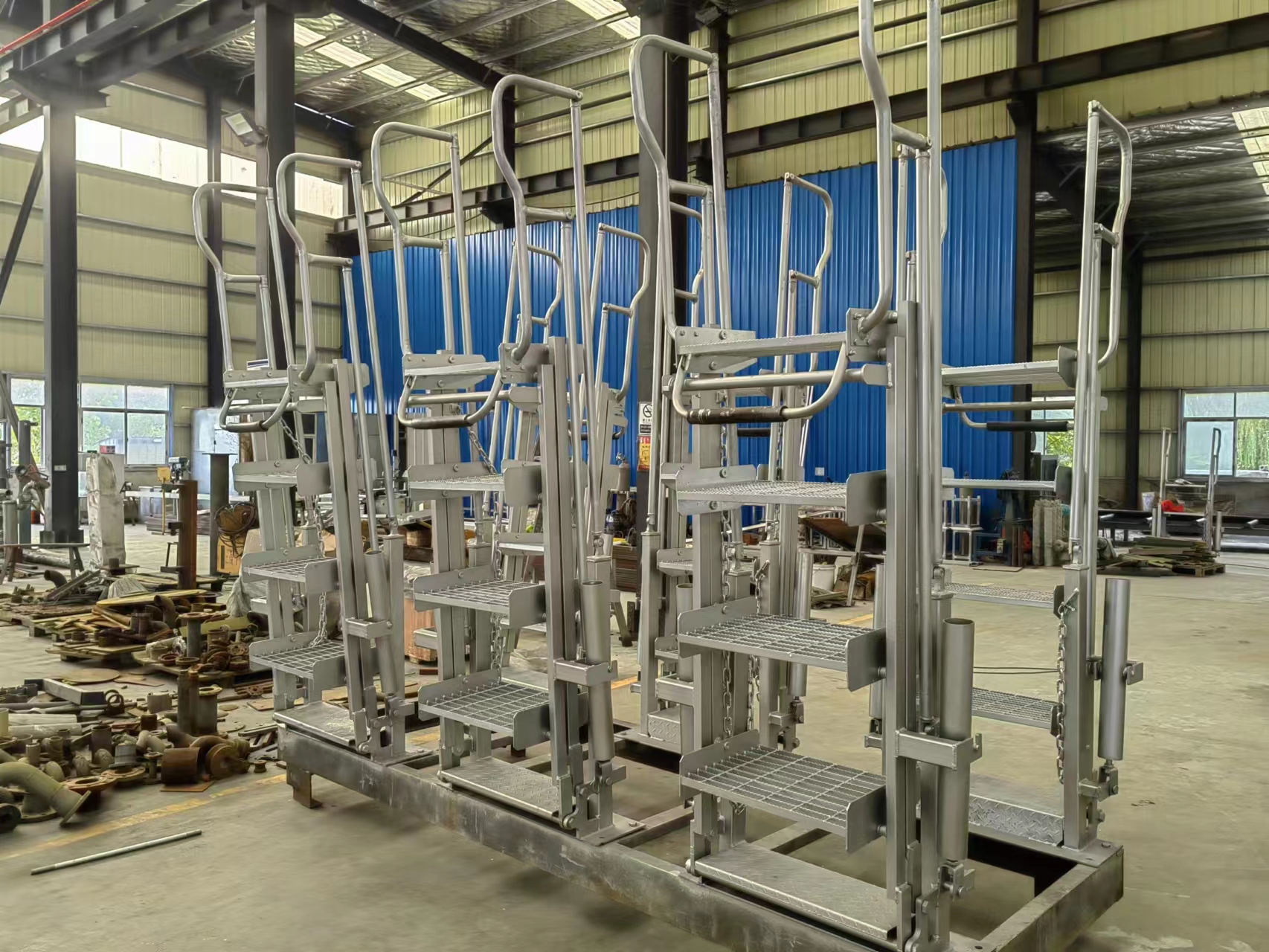 3-5个步骤折叠楼梯，用于石化运输